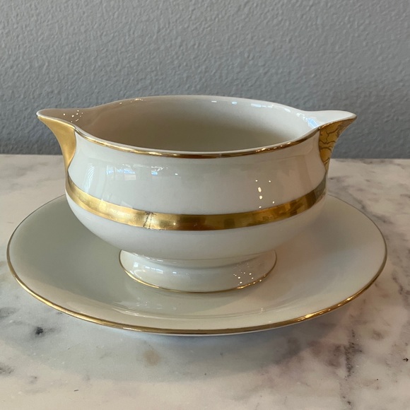 Theodore Haviland New York Other - Vintage Theodore Haviland Gotham Gravy Sauce Boat with Attached Underplate